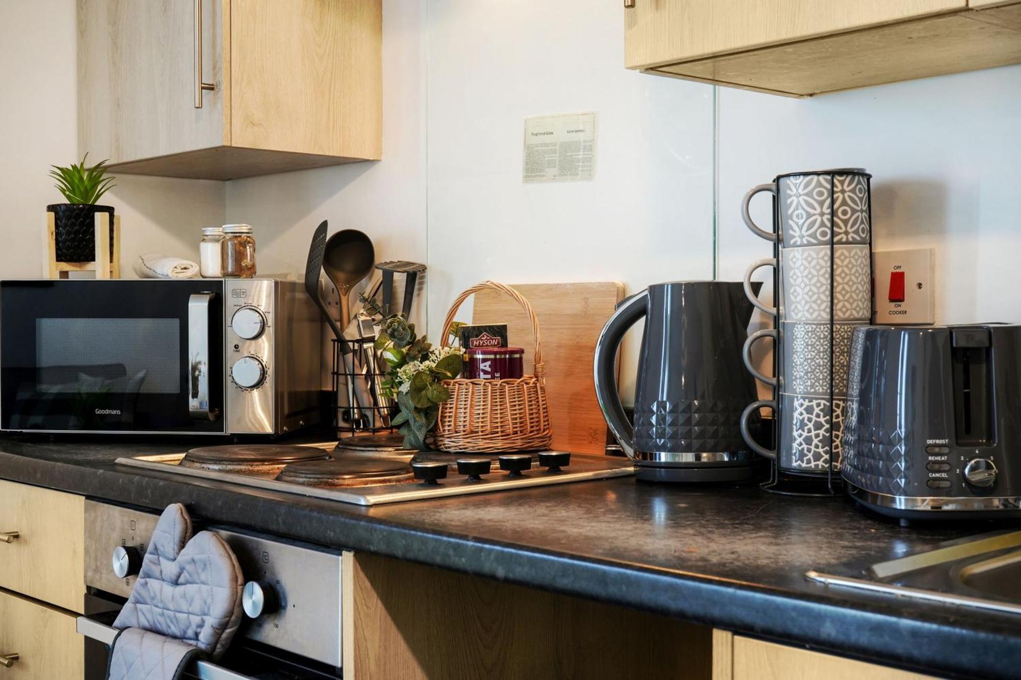 Modern Apartments With Free Parking Near Heathrow Colnbrook Exteriér fotografie