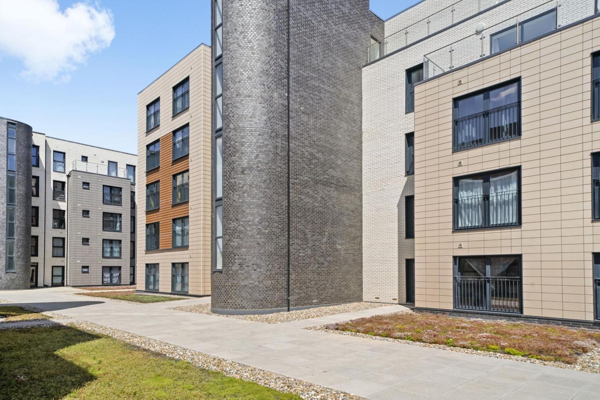 Modern Apartments With Free Parking Near Heathrow Colnbrook Exteriér fotografie