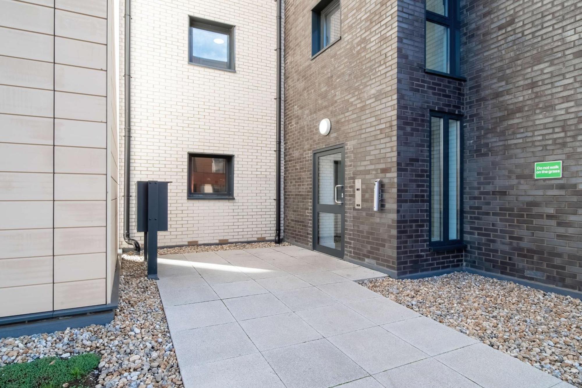 Modern Apartments With Free Parking Near Heathrow Colnbrook Exteriér fotografie