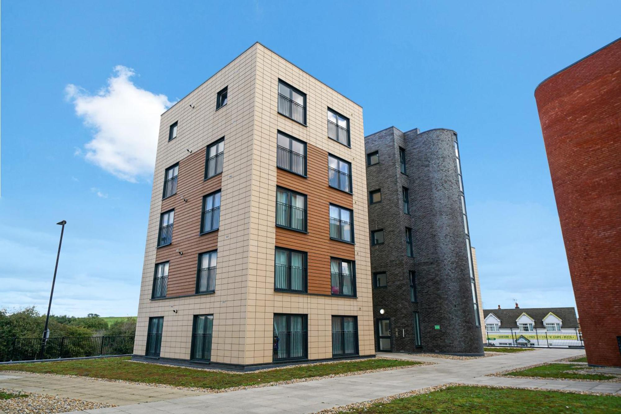 Modern Apartments With Free Parking Near Heathrow Colnbrook Exteriér fotografie